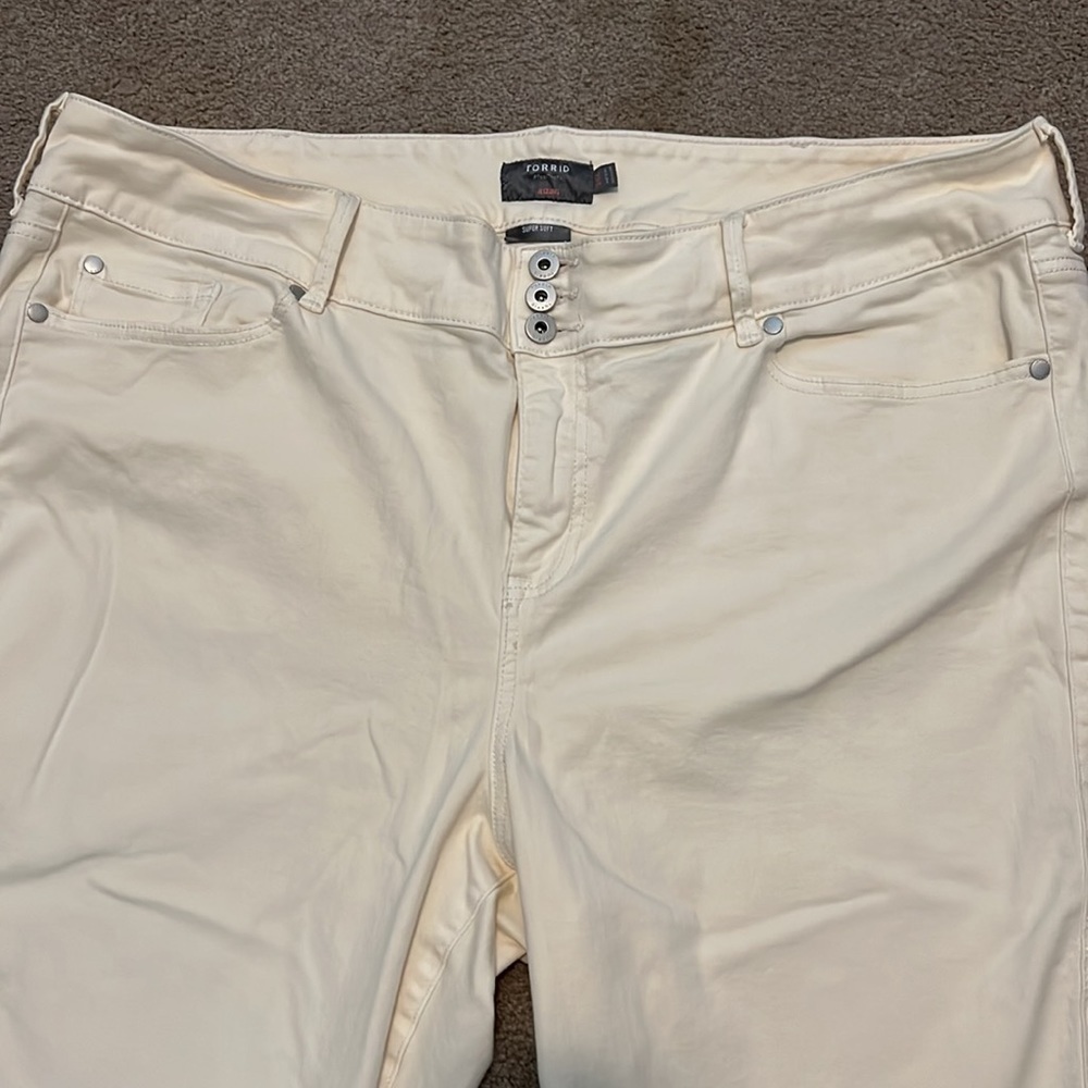 Torrid Off White Jeans - Picture 2 of 6
